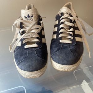 VINTAGE ADIDAS WOMANS NAVY SUEDE Gazelle. SIZE 9